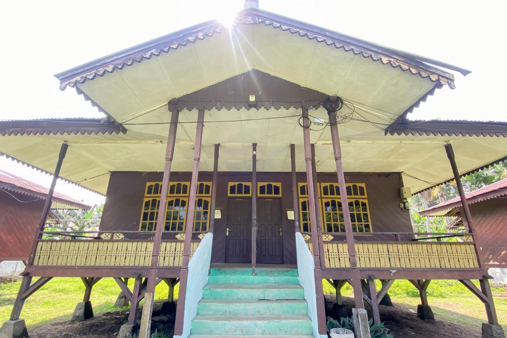 Hotel Pantai Panjang Bengkulu Redpartner מראה חיצוני תמונה