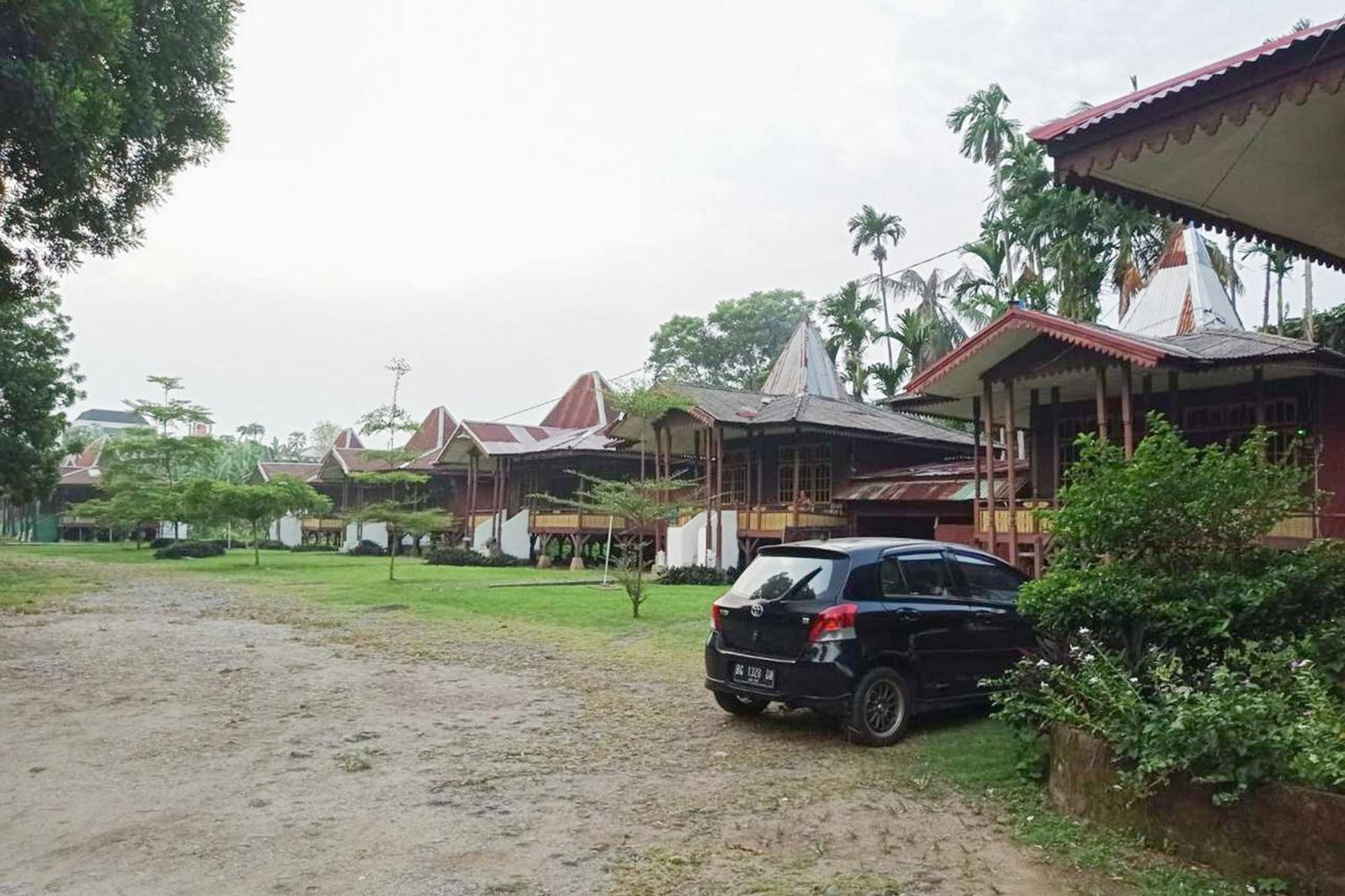 Hotel Pantai Panjang Bengkulu Redpartner מראה חיצוני תמונה